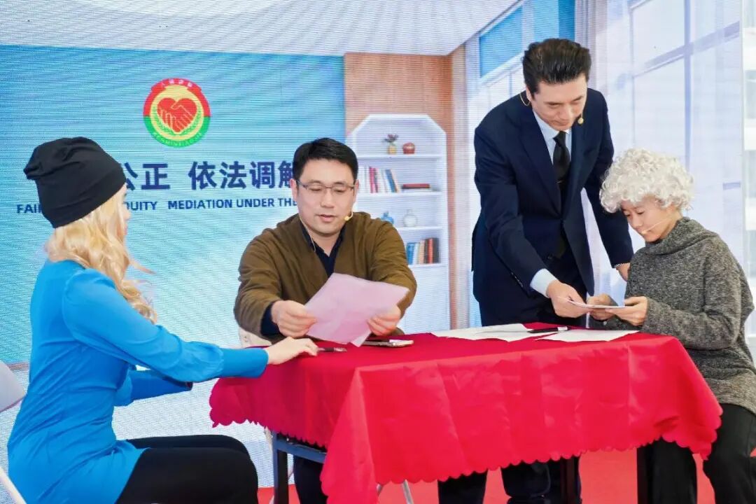 上海街头开启“行走的法治公开课” 